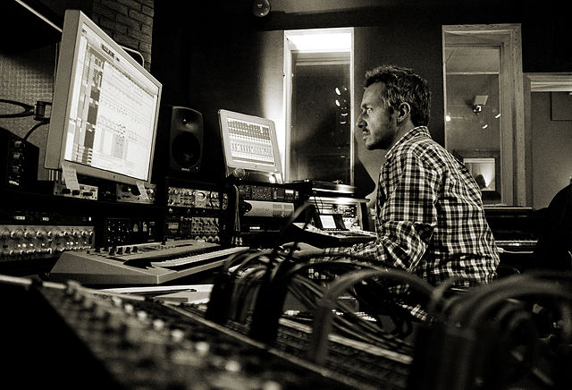 Fraser T Smith In The Studio